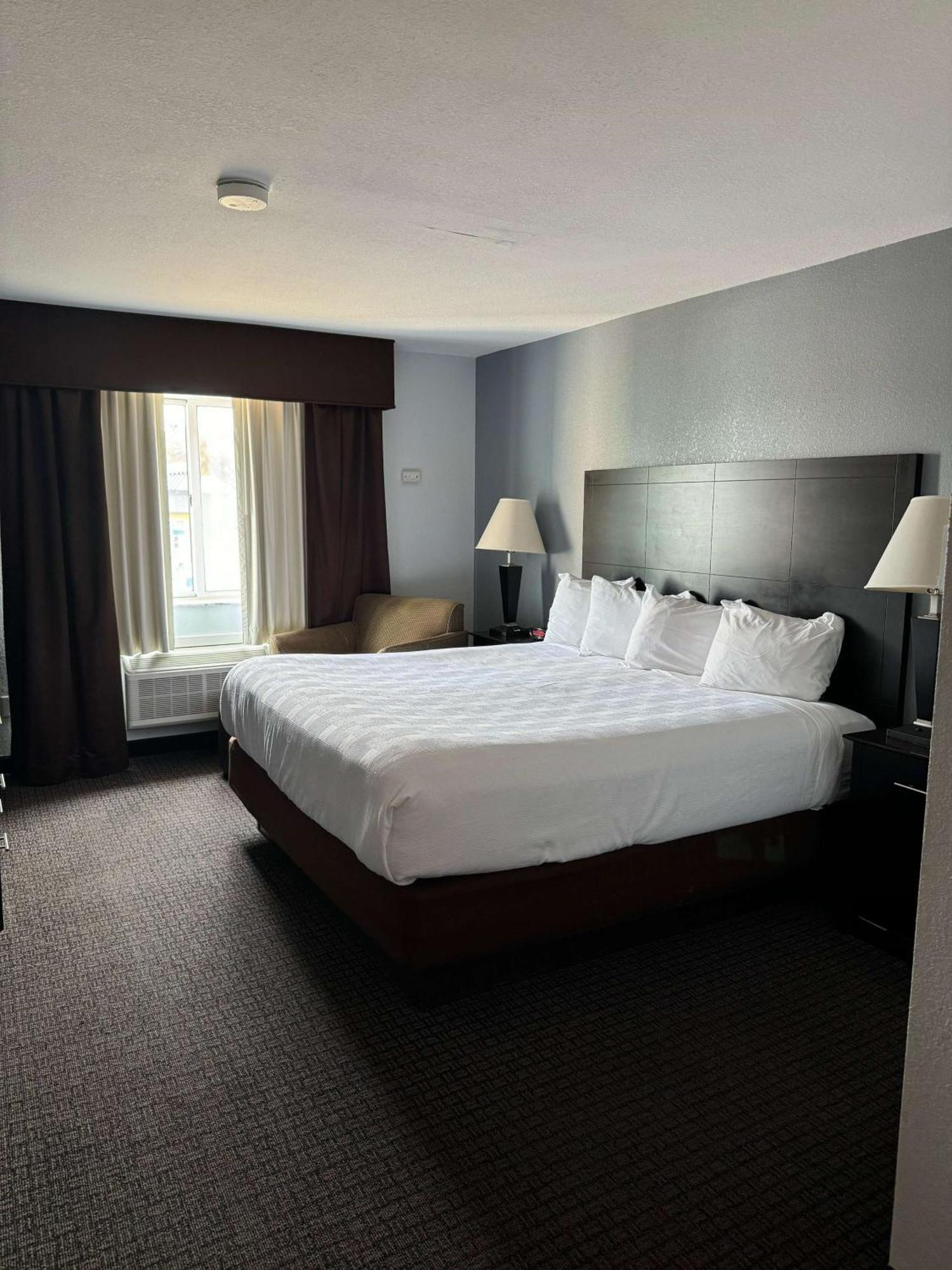 Best Western Lakewinds Ludington Exterior photo