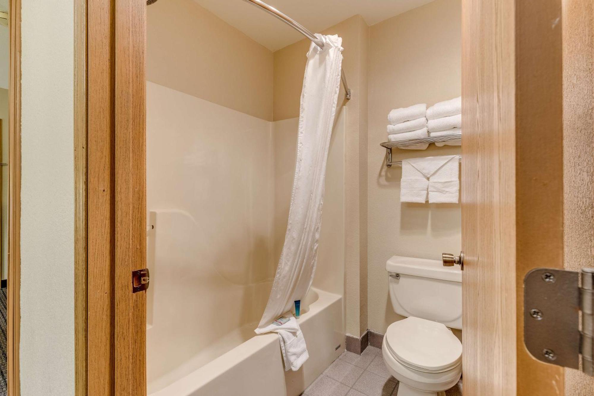 Best Western Lakewinds Ludington Exterior photo