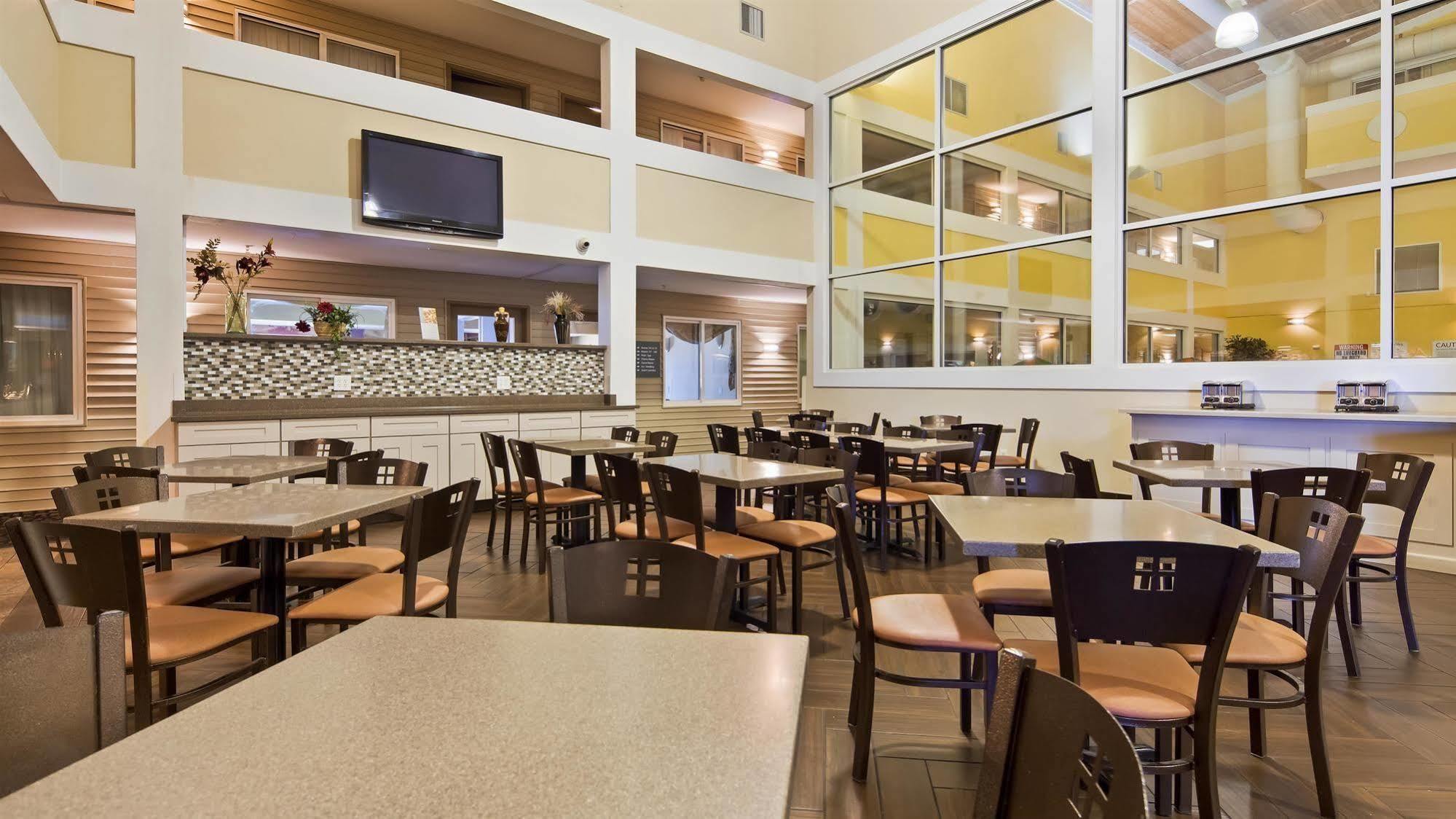 Best Western Lakewinds Ludington Exterior photo
