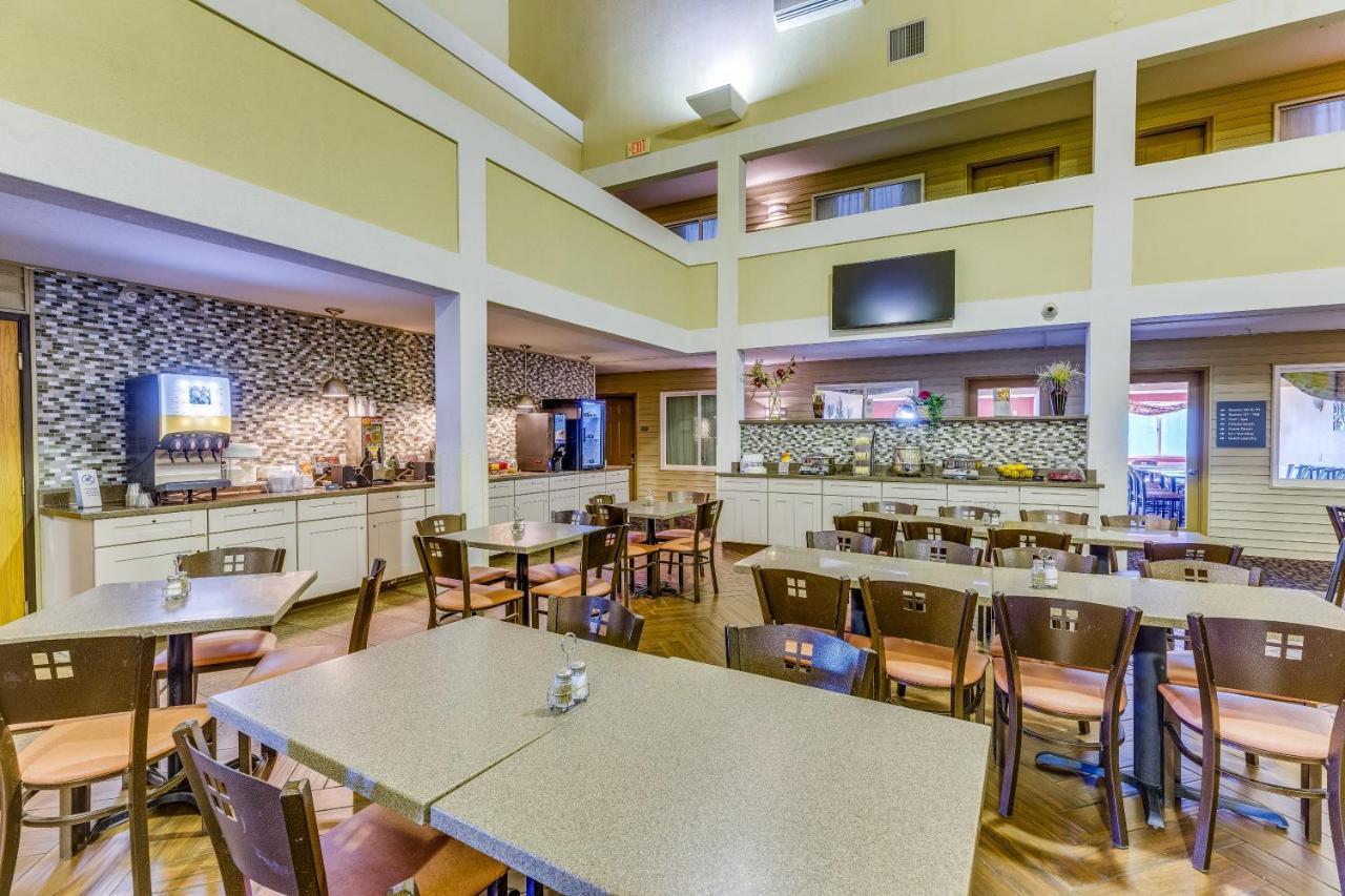 Best Western Lakewinds Ludington Exterior photo